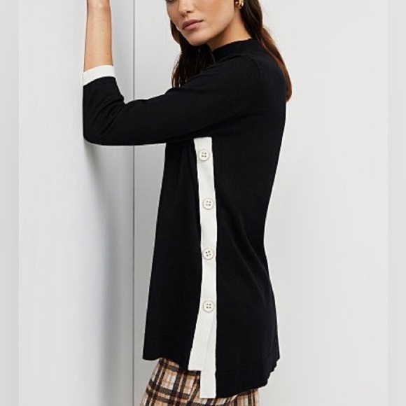 Chico’s Side Button Tunic With Contrasting Trim NEW! - Picture 2 of 7